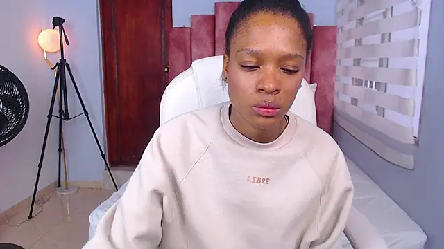 brendathompson  online show from March 3, 12:27 pm