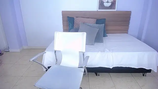 brendathompson  online show from March 7, 10:56 am