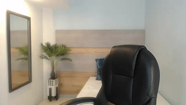 brendathompson  online show from September 13, 3:50 am