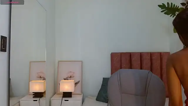 brendathompson  online show from December 3, 4:09 am