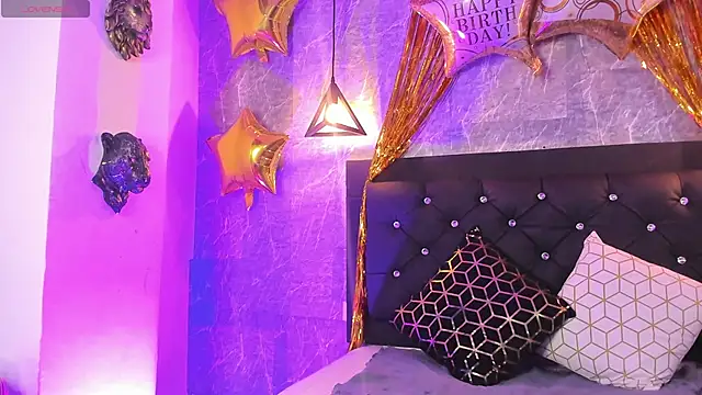 Snapshot of emberhodson chatting on October 9, 11:30 am emberhodson online show from October 9, 11:30 am