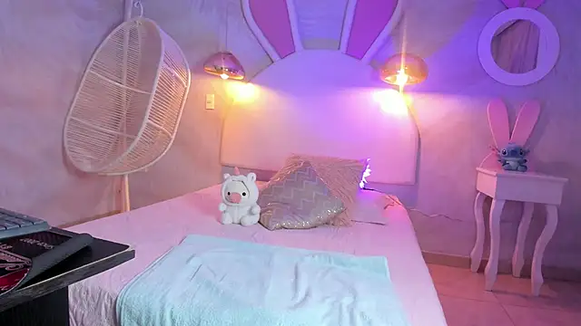 NAUGHTY ALANA  online show from February 17, 7:53 pm