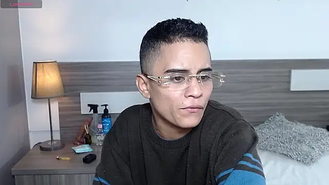 Liiamthompson online show from November 30, 9:57 am