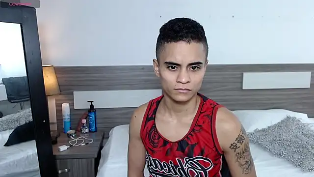 Liiamthompson online show from December 1, 10:31 am