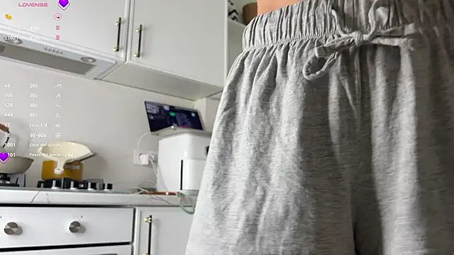 WhiteAnni online show from February 17, 5:48 am