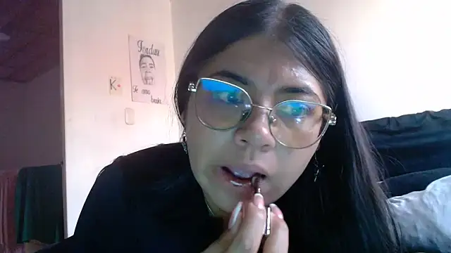Snapshot of viccky_vick chatting on June 21, 9:17 pm viccky vick online show from June 21, 9:17 pm
