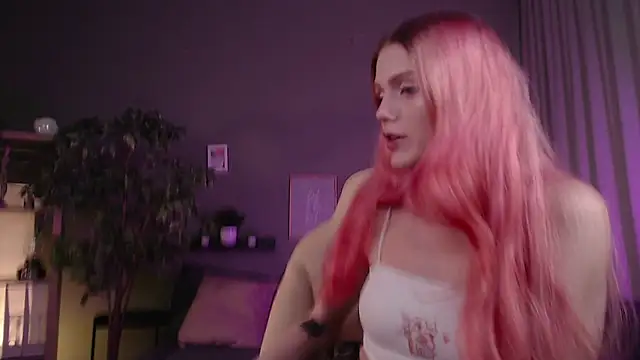 Gretchen Mol online show from November 5, 7:41 am