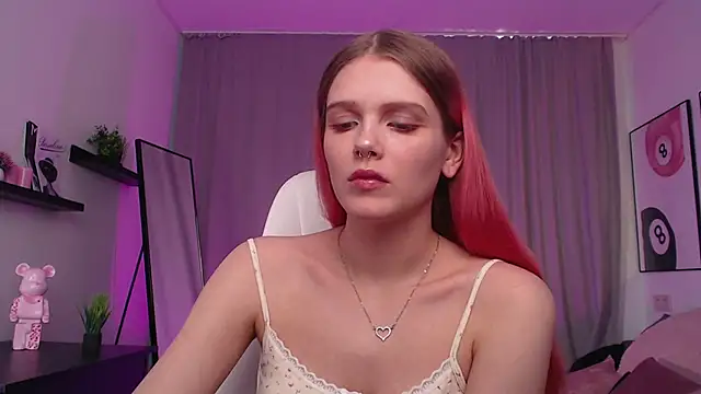 Gretchen Mol online show from March 7, 7:38 am