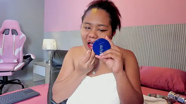 yeikafoxy online show from October 12, 8:35 am