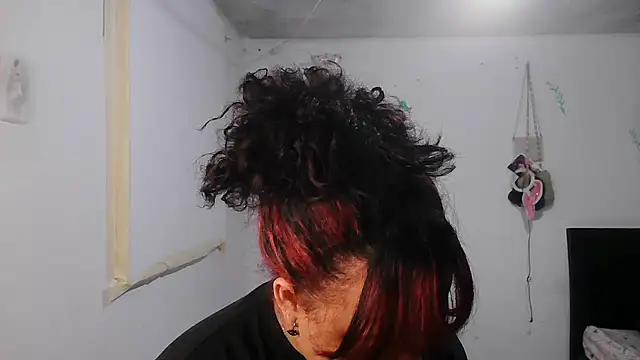 alexandraluv online show from November 25, 11:27 pm