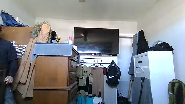 cruz815 online show from April 8, 8:20 pm