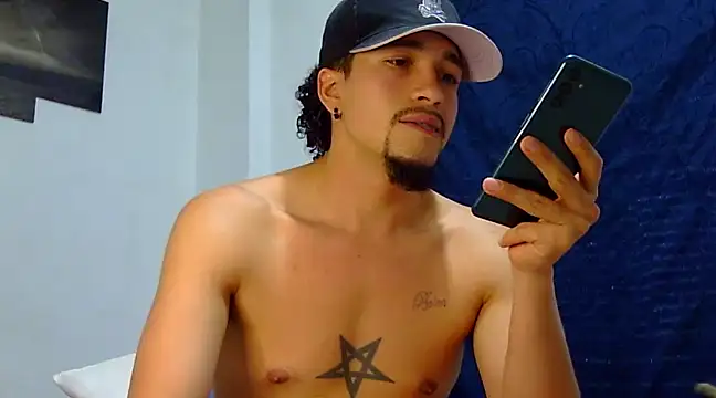 Snapshot of Keiviid chatting on February 4, 2:53 pm Keiviid online show from February 4, 2:53 pm