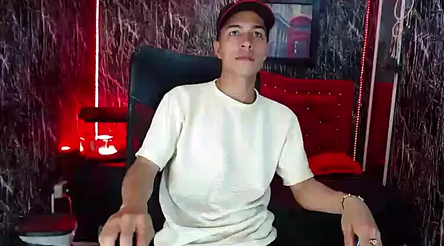 Snapshot of Dylan_Milk chatting on January 30, 9:47 pm Dylan Milk online show from January 30, 9:47 pm