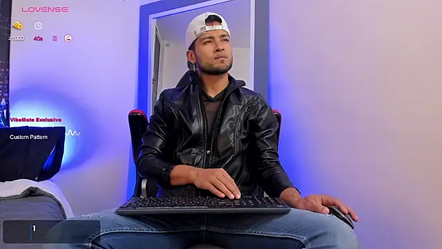 Snapshot of Max_Conor1 chatting on February 17, 11:13 am Max Conor1 online show from February 17, 11:13 am