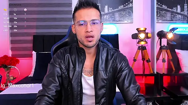 Snapshot of Max_Conor1 chatting on March 17, 10:49 am Max Conor1 online show from March 17, 10:49 am