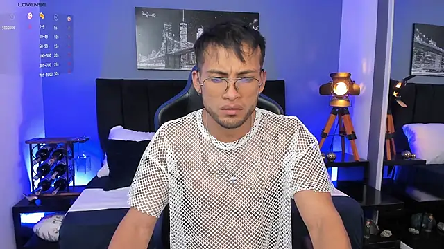 Snapshot of Max_Conor1 chatting on December 22, 4:09 am Max Conor1 online show from December 22, 4:09 am