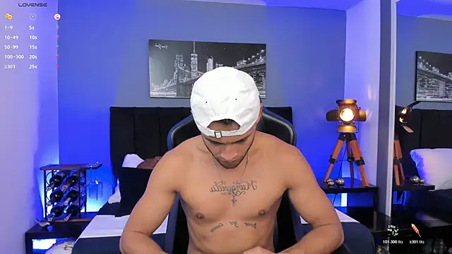 Snapshot of Max_Conor1 chatting on December 22, 10:51 pm Max Conor1 online show from December 22, 10:51 pm