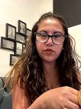 MirandaLatinaLovely online show from November 12, 3:29 am