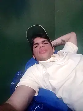 Snapshot of Elperlozo10 chatting on February 3, 10:21 pm Elperlozo10 online show from February 3, 10:21 pm