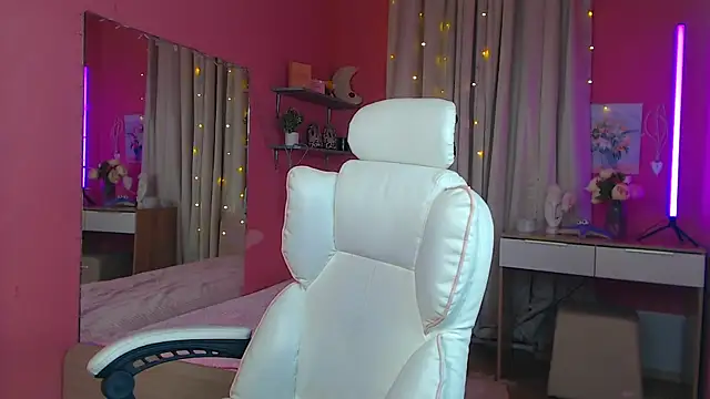 Jenny Smit online show from February 19, 12:11 pm