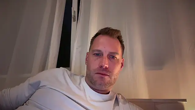 Snapshot of Christian87xxx chatting on September 26, 5:39 pm Christian87xxx online show from September 26, 5:39 pm