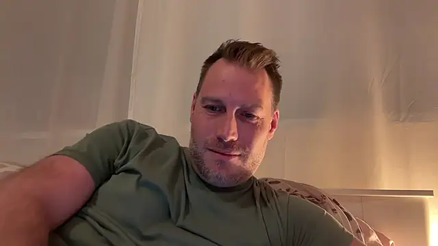 Snapshot of Christian87xxx chatting on November 20, 5:34 pm Christian87xxx online show from November 20, 5:34 pm