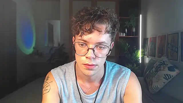 Snapshot of William_Henry_ chatting on May 12, 2:58 pm William Henry online show from May 12, 2:58 pm