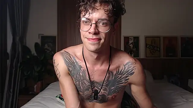 Snapshot of William_Henry_ chatting on May 28, 4:15 pm William Henry online show from May 28, 4:15 pm