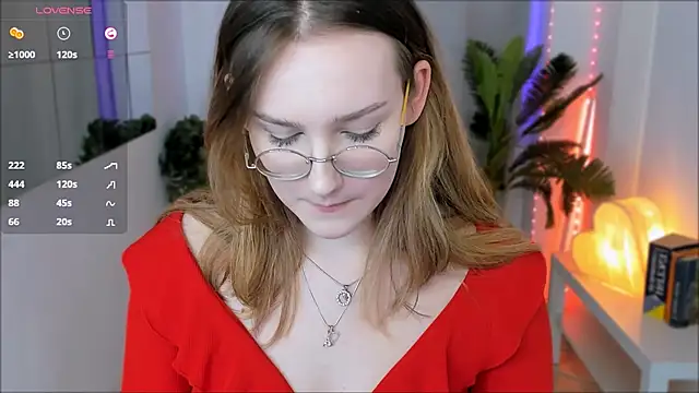 Snapshot of MaryWaddell chatting on March 2, 12:53 am MaryWaddell online show from March 2, 12:53 am