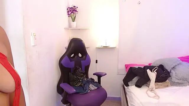 Roxy Stonee online show from March 6, 7:21 pm