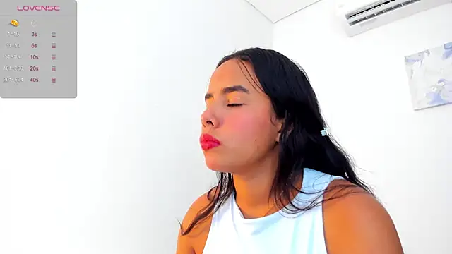 Roxy Stonee online show from February 3, 7:30 pm