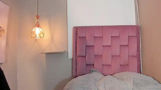 Roxy Stonee online show from March 24, 7:30 pm