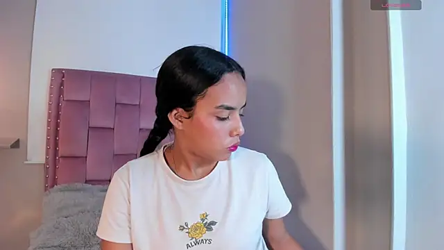 Roxy Stonee online show from April 20, 7:26 pm