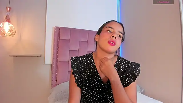 Roxy Stonee online show from April 21, 7:28 pm