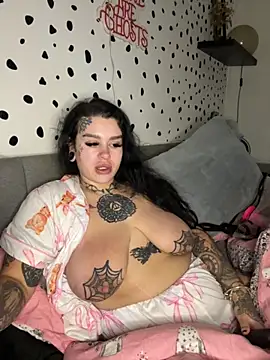 Snapshot of tempzzz12 chatting on November 27, 8:49 am tempzzz12 online show from November 27, 8:49 am