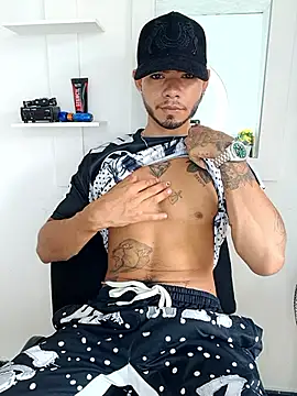 Niick01  online show from April 30, 6:36 pm