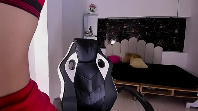 Annyrosee online show from December 2, 7:53 pm