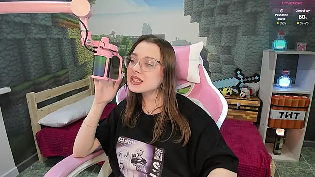 kaisajenner online show from February 6, 1:49 am