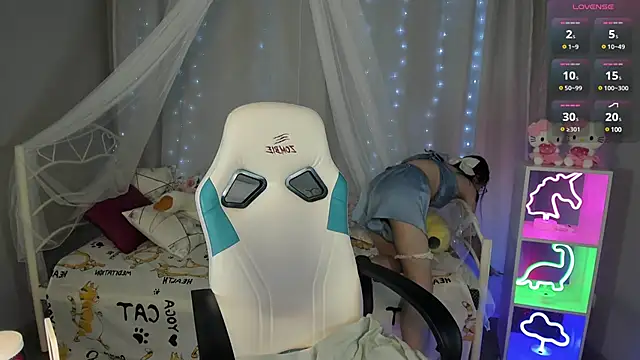 kaisajenner online show from February 7, 8:33 am