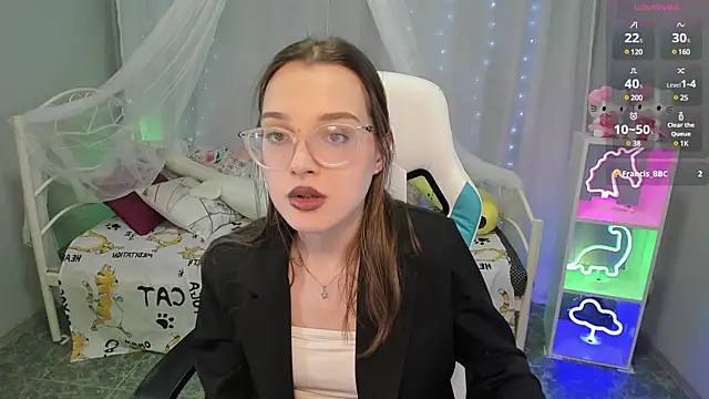 kaisajenner online show from February 8, 10:08 pm