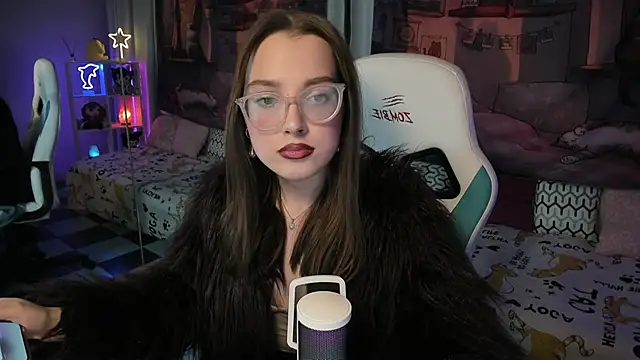 kaisajenner online show from February 19, 4:44 pm