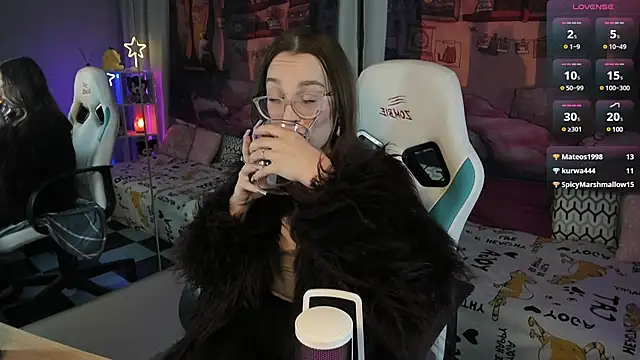 kaisajenner online show from February 19, 7:48 pm