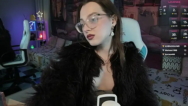 kaisajenner online show from February 19, 10:53 pm