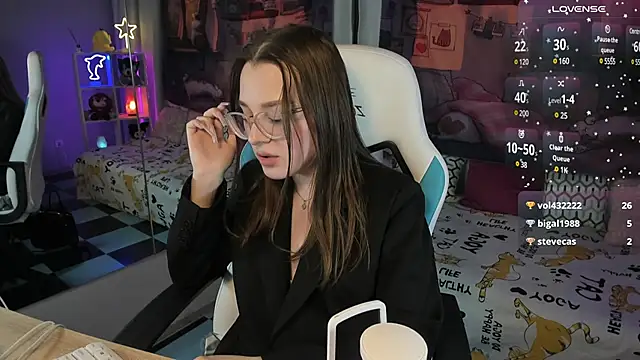 kaisajenner online show from February 21, 8:49 pm