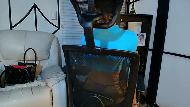 allicemackenzie online show from March 7, 6:35 am