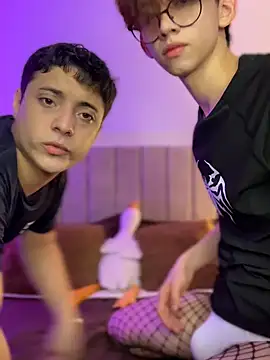 Snapshot of jacob_and_sam chatting on November 19, 3:17 am jacob and sam online show from November 19, 3:17 am