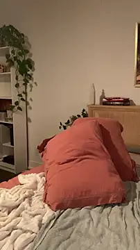 Snapshot of rileylovesyou chatting on February 9, 7:27 am rileylovesyou online show from February 9, 7:27 am