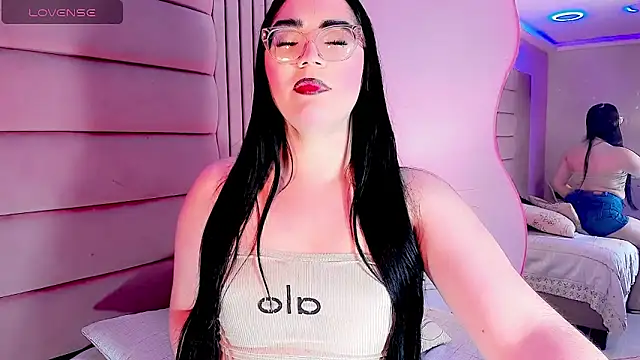 Dalis Hills online show from April 1, 4:57 am