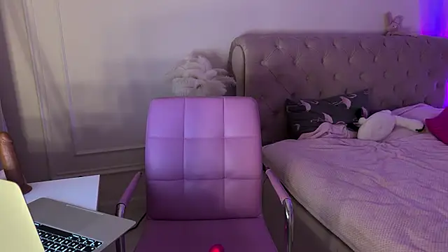 Snapshot of Kisskeyy chatting on February 20, 1:14 am Kisskeyy online show from February 20, 1:14 am