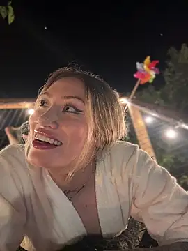 Lally Valencia   online show from October 29, 2:14 am